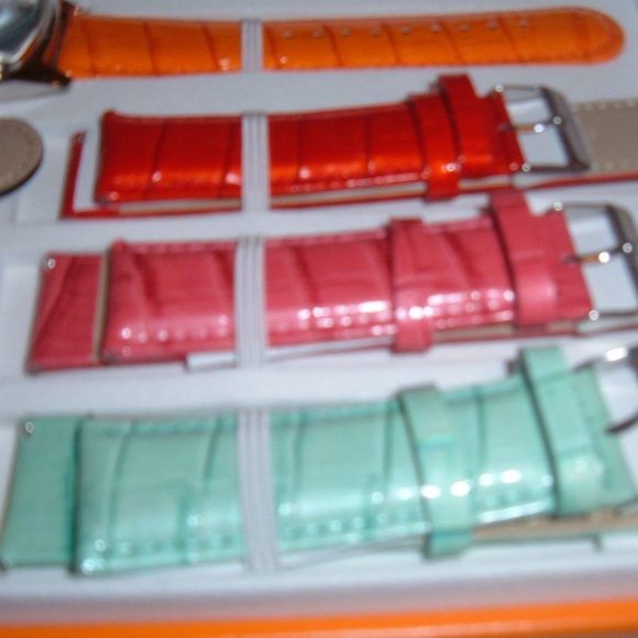 Peace and Love Invicta watch - Picture 3 of 6